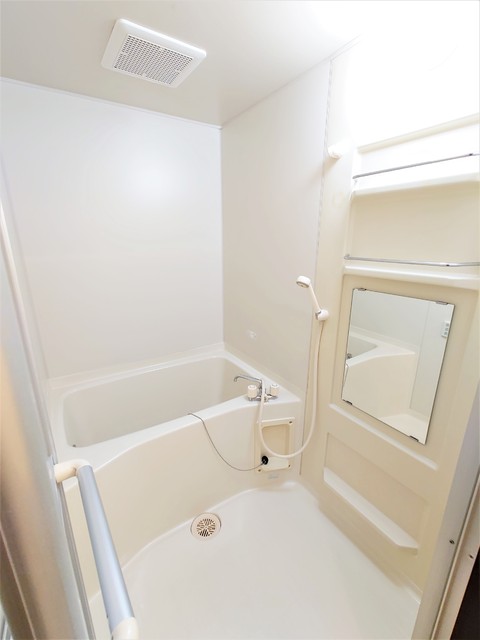 バス・シャワールーム　追い焚き付きの快適なバスルーム