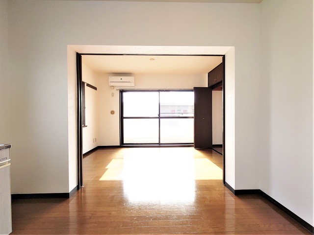 その他部屋・スペース　６帖のダイニングとつながる洋室