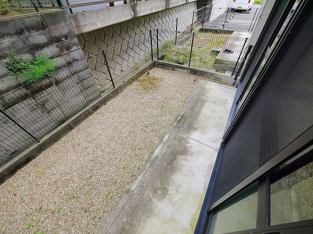 庭　簡単な家庭菜園も楽しめるお庭です