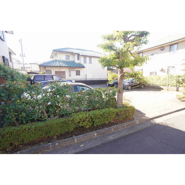 駐車場　敷地内に駐車場があります。
