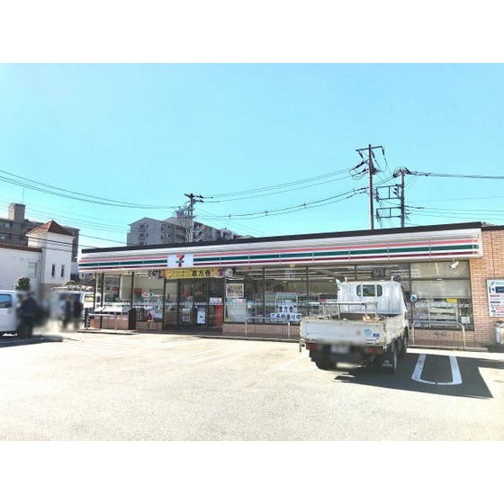 コンビニ　セブンイレブン横浜森の台店（コンビニ）まで262m