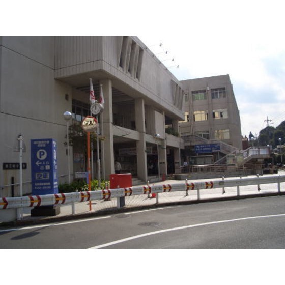 役所　横浜市緑区役所（役所）まで686m