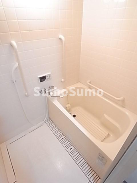 バス・シャワールーム　落ち着いた空間のお風呂です