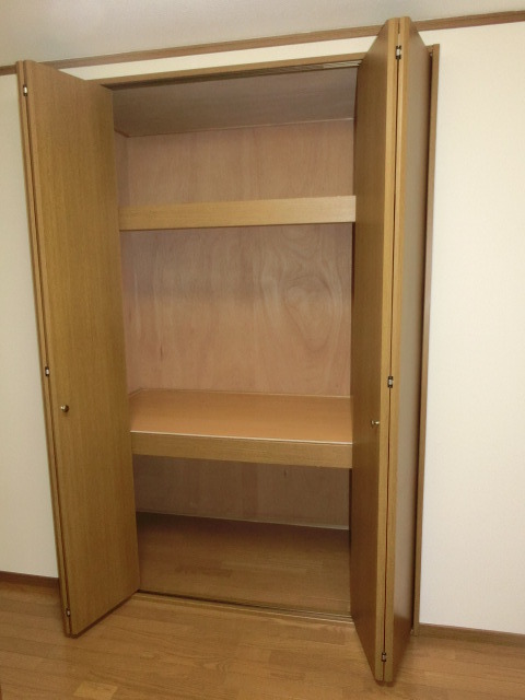 収納　３段式の使いやすい収納スペースです。