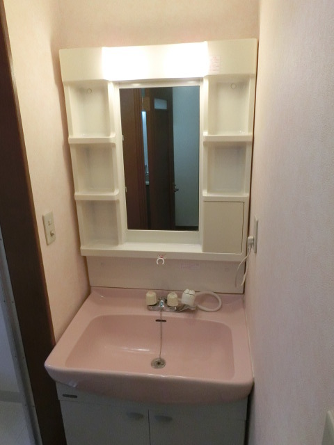 洗面設備　忙しい朝の身支度もこちらで捗りますね。