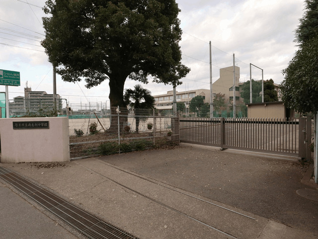 中学校　厚木市立南毛利中学校（中学校）まで2492m