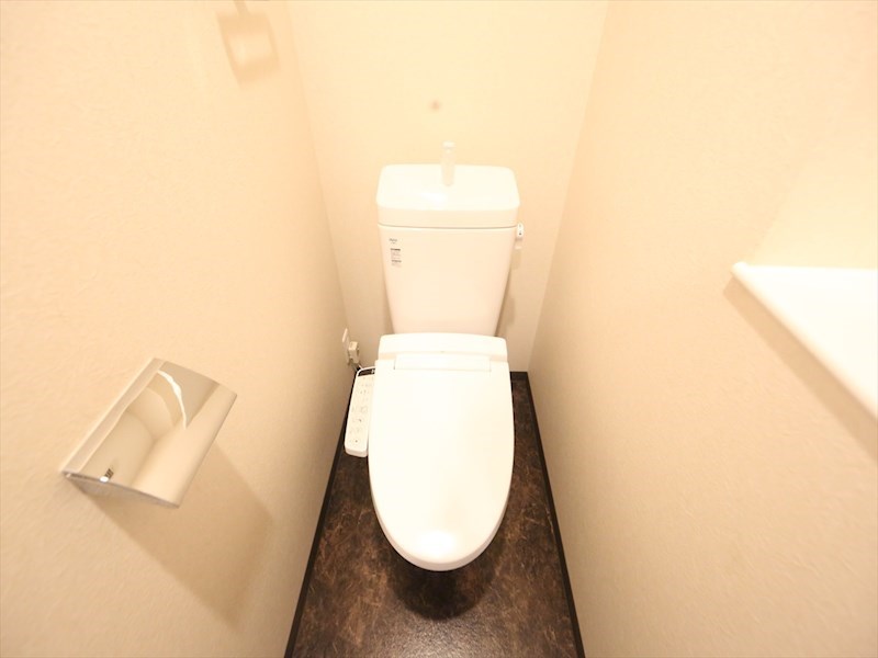 トイレ　温水洗浄暖房便座付きトイレ