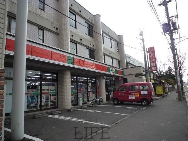 コンビニ　サンクス南郷8丁目店（コンビニ）まで240m
