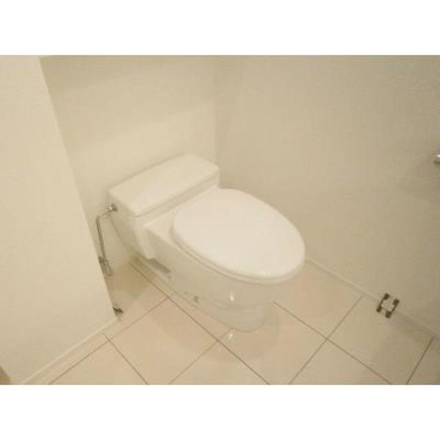 トイレ　※写真は同タイプ住戸です。