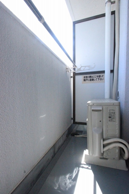 バルコニー　同物件別号室