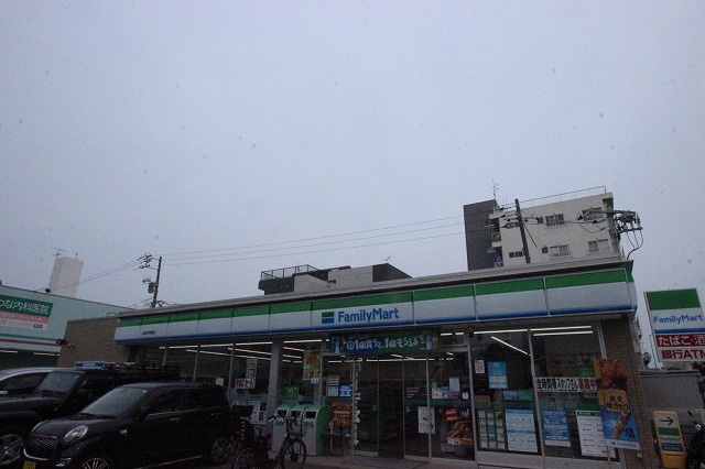 コンビニ　ファミリーマート　広島宇品東店（コンビニ）まで100m
