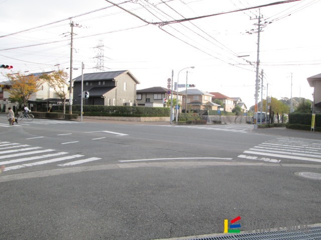 エントランス　前面道路の様子