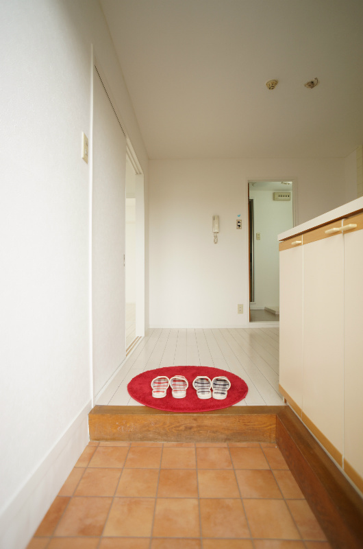 玄関　※同建物・別号室の参考写真です★（実際のお部屋とは異なります