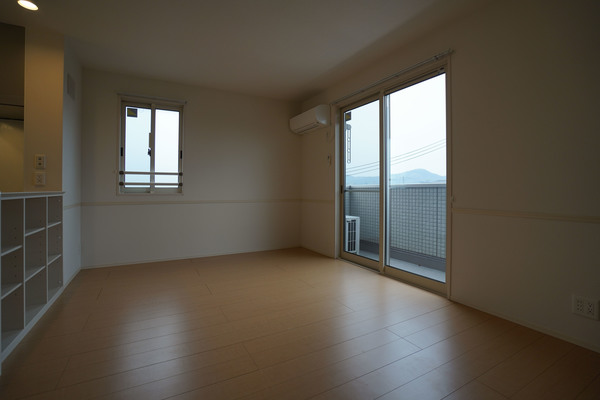 居室・リビング　同じ建物の別の部屋