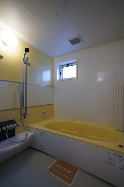 バス・シャワールーム　同じ建物の別の部屋