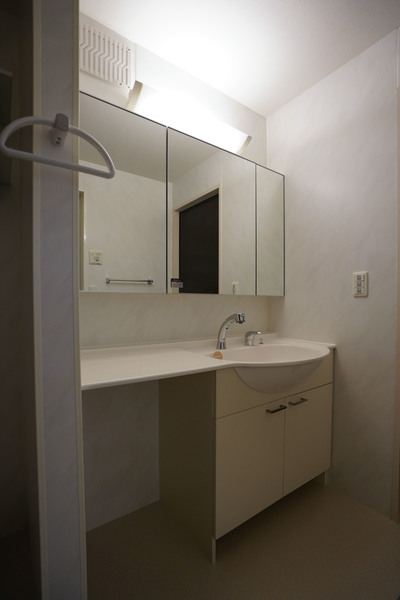 洗面設備　同じ建物の別の部屋