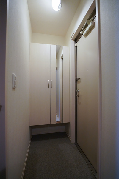 玄関　同じ建物の別の部屋