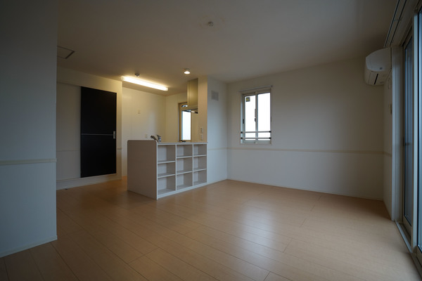 居室・リビング　同じ建物の別の部屋