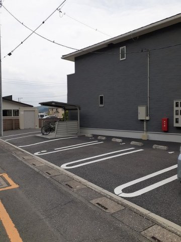 駐車場　車をお持ちの方に嬉しい駐車場付きの物件です