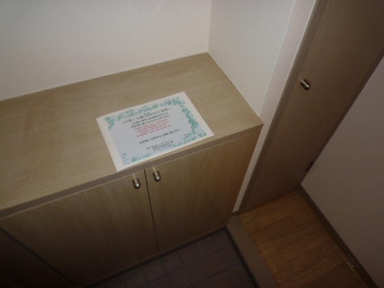 玄関　※別号室の写真です