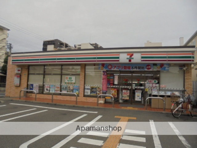 コンビニ　セブンイレブン（コンビニ）まで216m