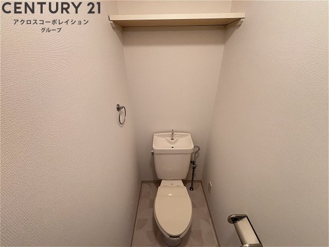 トイレ　落ち着いた色調のトイレです