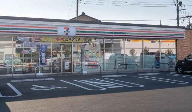 コンビニ　セブンイレブン上尾今泉店（コンビニ）まで497m