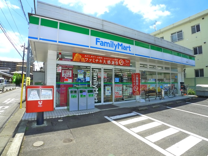 コンビニ　ファミリーマート（コンビニ）まで500m