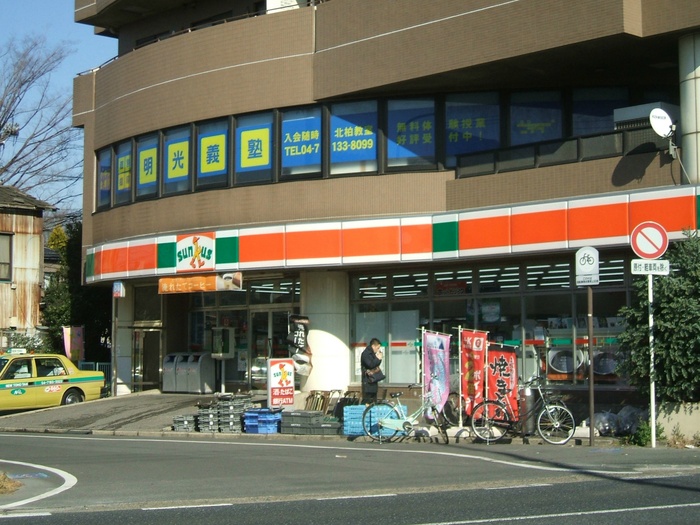コンビニ　サンクス（コンビニ）まで790m