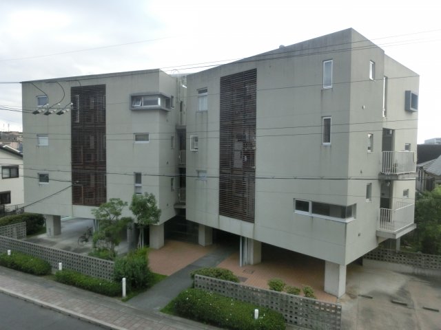 建物外観　TVモニター付きオートロックついてます♪