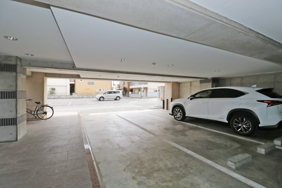 駐車場　駐車場