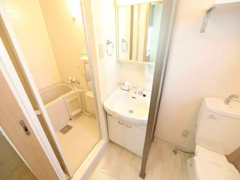 洗面設備　脱衣所　独立洗面台付（シャンプードレッサー付）