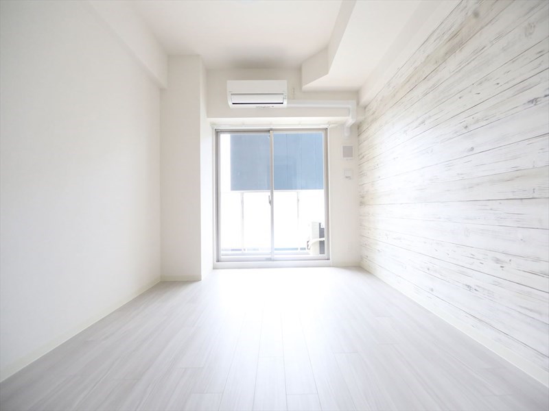 バルコニー　洋室6.4帖　エアコン完備　クローゼット付　バルコニー