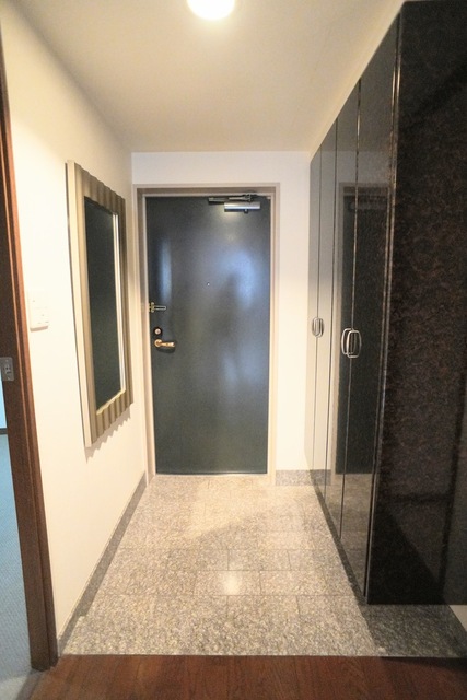 玄関　２０２５年８月撮影