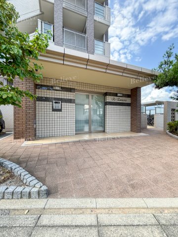 エントランス　オートロック付きのエントランス☆