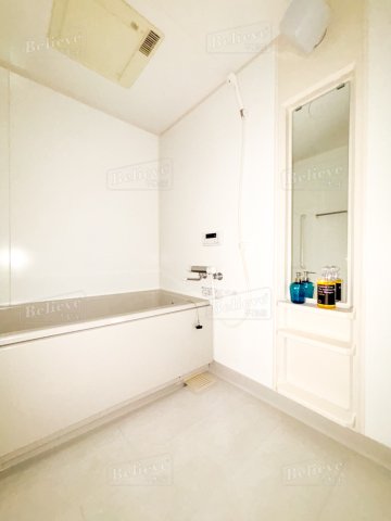 バス・シャワールーム　追い焚き機能付きのお風呂です♪