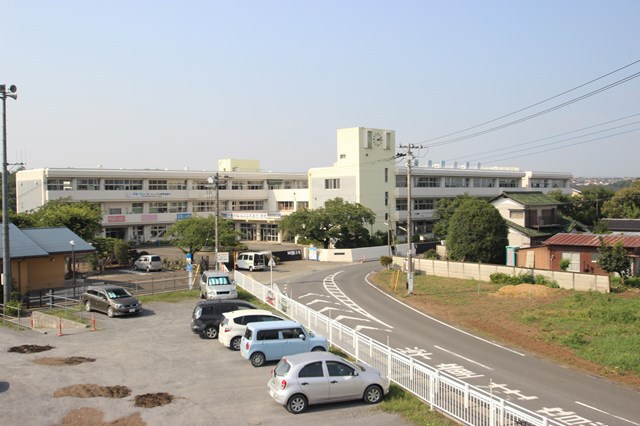 小学校　毛呂山町立泉野小学校（小学校）まで579m