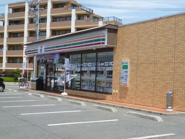 コンビニ　セブンイレブン坂戸八幡店（コンビニ）まで1001m