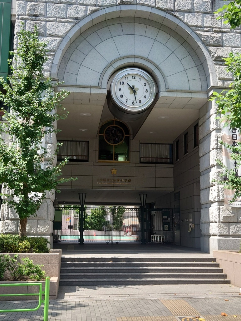 小学校　中央区立日本橋小学校（小学校）まで220m