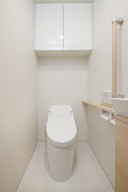 トイレ　※写真は同タイプ住戸です。