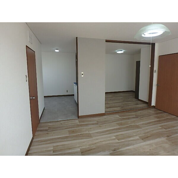 居室・リビング　明るい洋室です