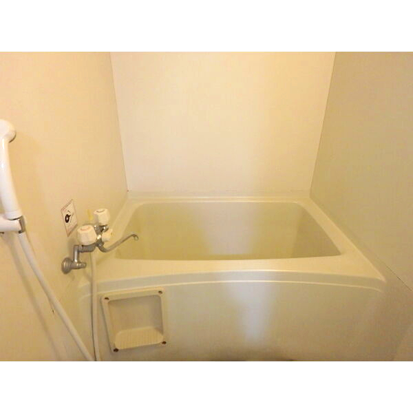 バス・シャワールーム　コンパクトで使いやすいお風呂です