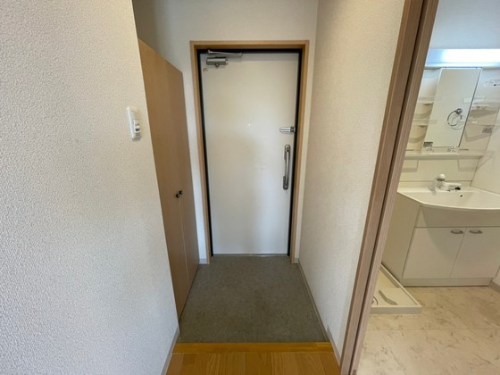 玄関　※別部屋の写真です