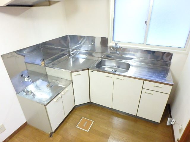 キッチン　キッチンんに窓があり採光性があります