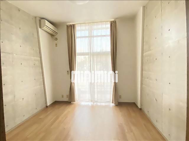 その他　最上階で天井の高いお部屋です。