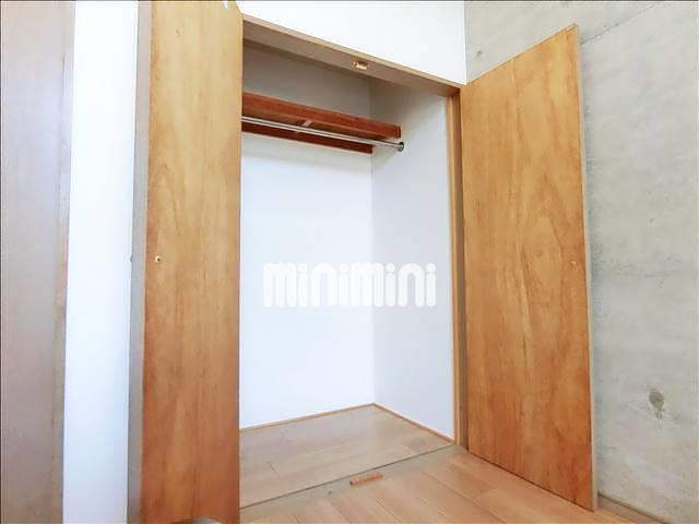 収納　丈の長いお洋服も掛けられるクローゼットです。