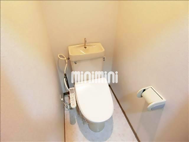 トイレ　温水洗浄便座付きのトイレです。