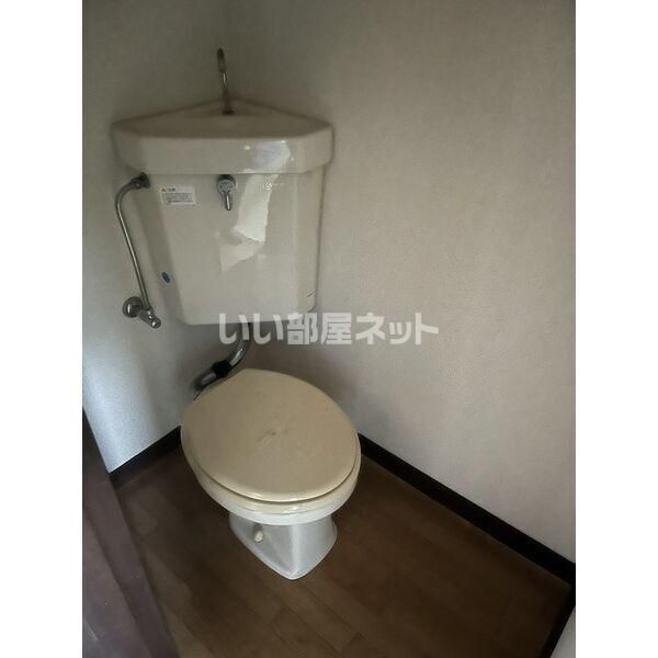 東武佐野線 佐野市駅 徒歩6分 2階建 築42年のトイレ写真