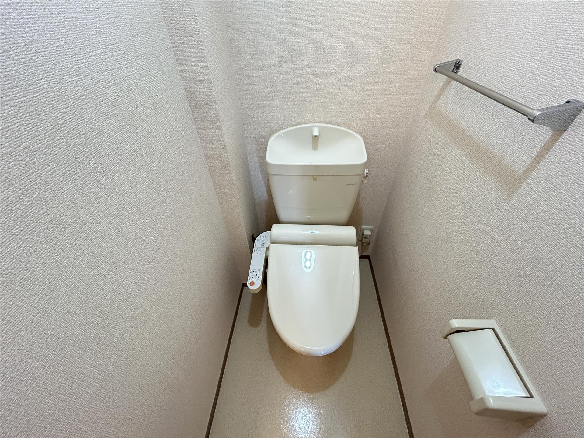 トイレ　温水洗浄暖房便座付トイレ