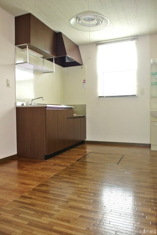 キッチン　※入居中につきイメージ。現況優先